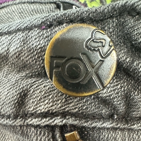 Fox black jean shorts size 0 four pockets two in form and two in back. - Picture 11 of 11